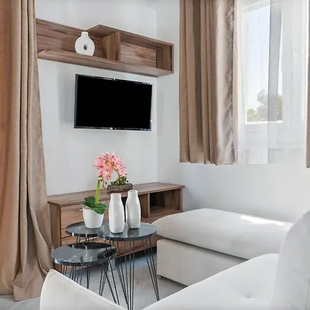 Nyaraló Miralis - Villas *